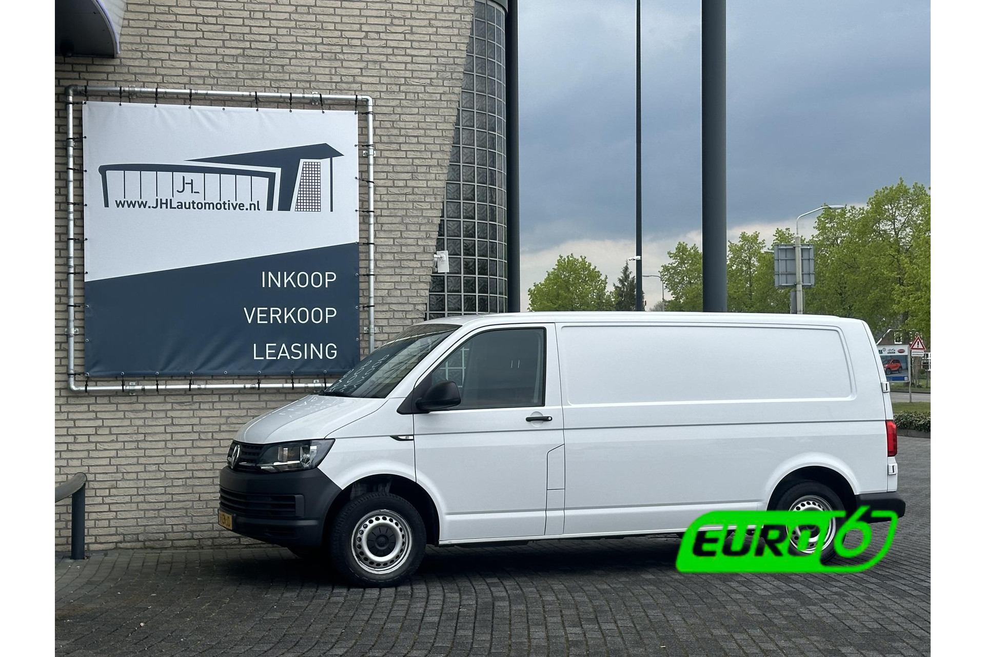 Volkswagen Transporter 2.0 TDI L2H1*AIRCO*NAVI*BLUETOOTH*HAAK*BETIMMERING